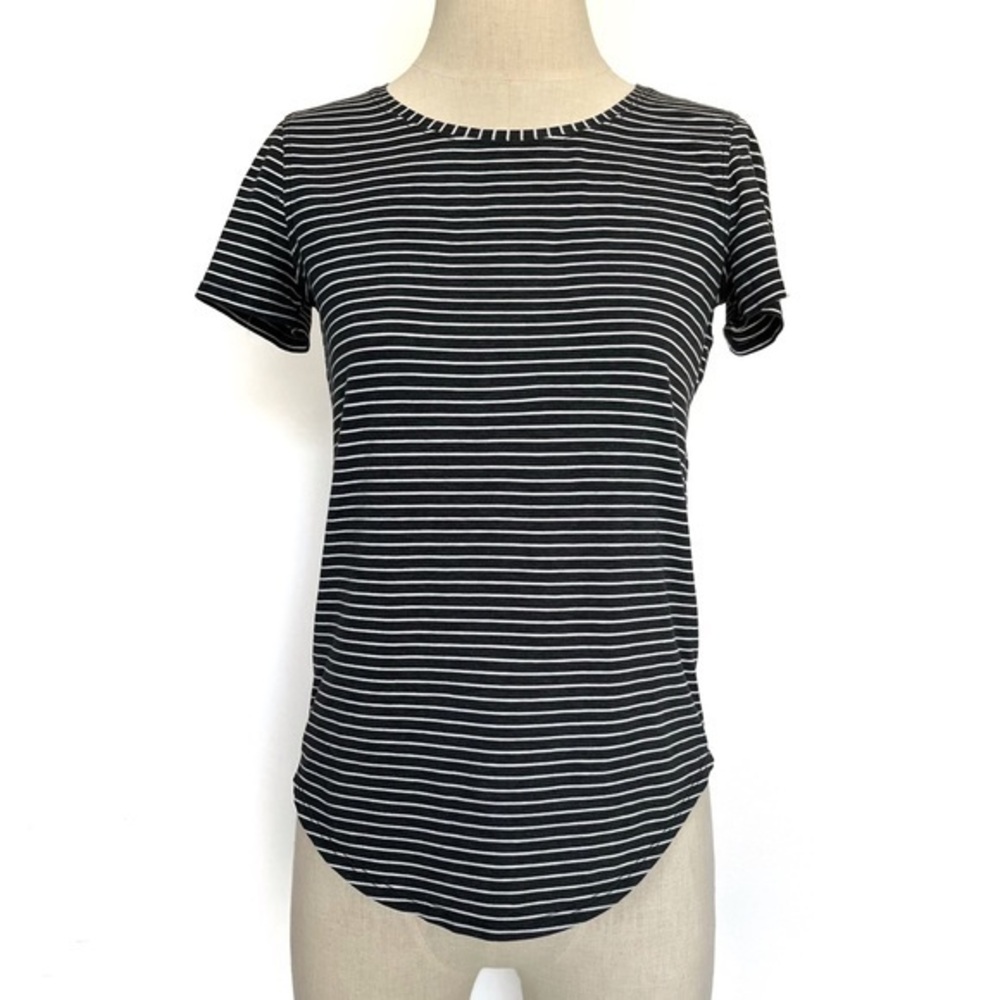 Lululemon FLAWED Love Crew III in Black & White Hyper Stripe Size 4/6